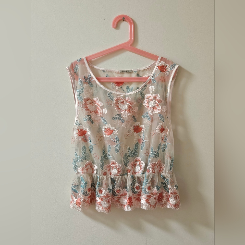 NWOT Stuning Flower Pink Mesh Embroidered Sleeveless Top